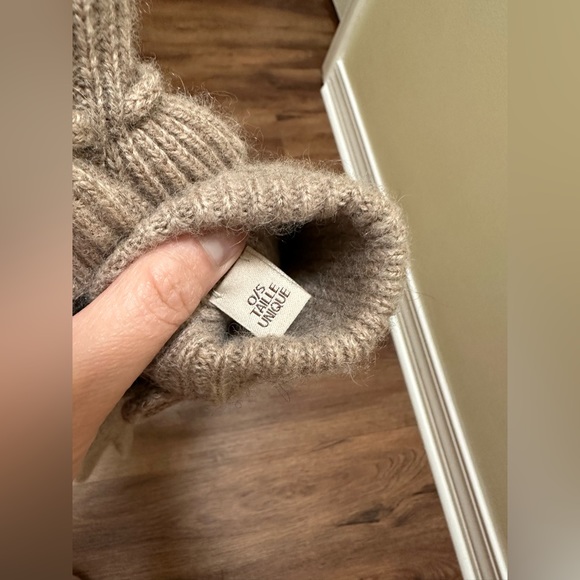 Ugg Beanie Bundle - Picture 11 of 11